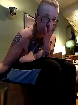 Snapshot of Astrid-Gilbert chatting on 14, 2, 2025 Astrid-Gilbert online show from 14, 2, 2025