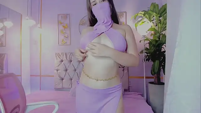 Snapshot of LeilaRasi chatting on 8, 11, 2025 LeilaRasi online show from 8, 11, 2025