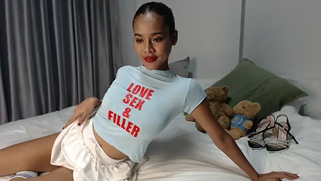 Snapshot of misslilypeach chatting on 14, 2, 2025 misslilypeach online show from 14, 2, 2025