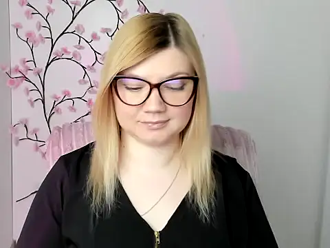 Snapshot of Lola_moree chatting on 24, 4, 2026 Lola moree online show from 24, 4, 2026