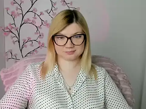 Snapshot of Lola_moree chatting on 12, 5, 2026 Lola moree online show from 12, 5, 2026