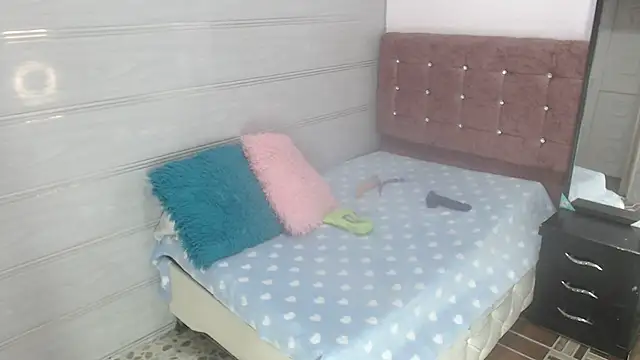 Ariasmithog online show from 10, 9, 2025