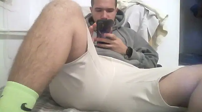 Drag Queen online show from 8, 3, 2025