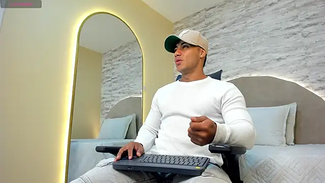 Snapshot of lennox_ray chatting on 22, 2, 2025 lennox ray online show from 22, 2, 2025