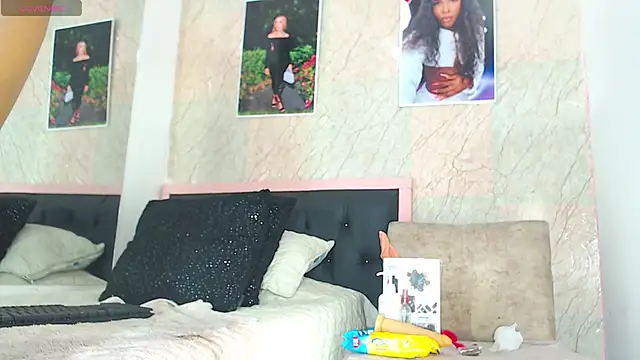 k stormi  online show from 23, 11, 2025