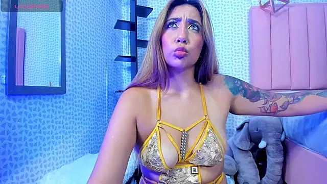 Snapshot of CALANTHELOVE1 chatting on 15, 11, 2025 CALANTHELOVE1 online show from 15, 11, 2025