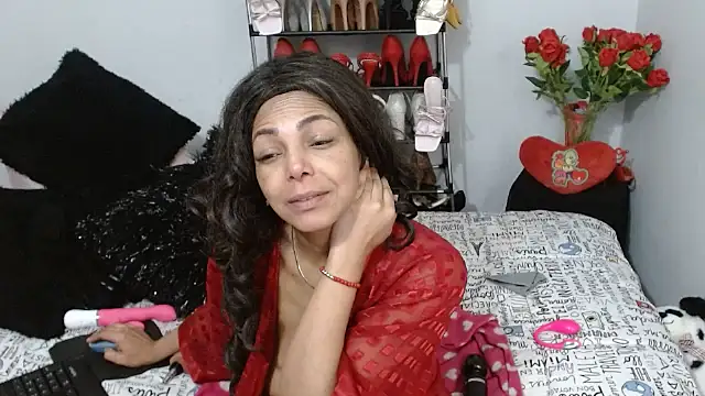 Lunasquirt1985 online show from 9, 2, 2026