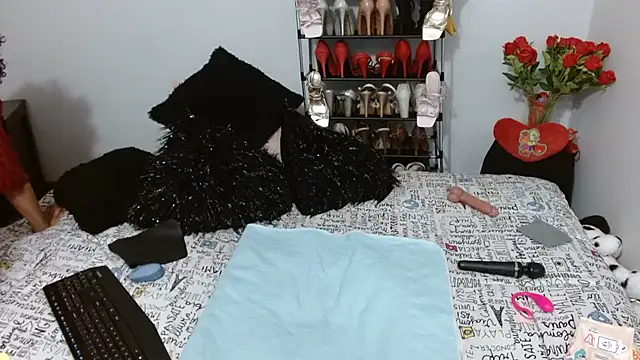 Lunasquirt1985 online show from 11, 2, 2026