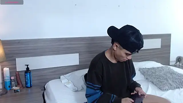 Liiamthompson online show from 1, 12, 2025