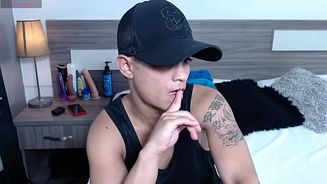 Liiamthompson online show from 18, 12, 2025