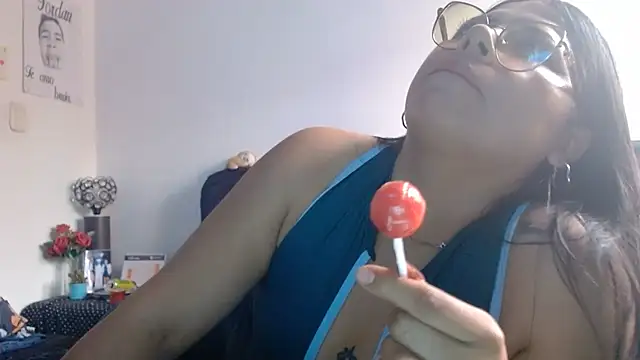 Snapshot of viccky_vick chatting on 8, 6, 2026 viccky vick online show from 8, 6, 2026