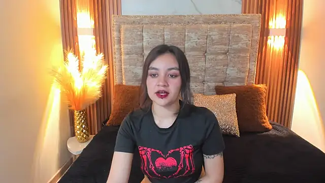 Snapshot of Lucy_Harris chatting on 18, 2, 2025 Lucy Harris online show from 18, 2, 2025