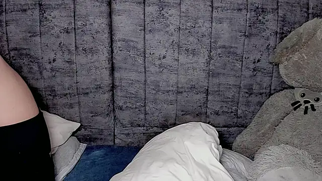 Dylan Milk online show from 28, 9, 2025