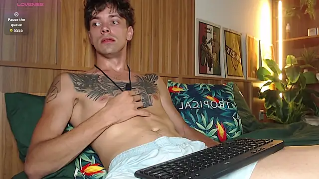 Snapshot of William_Henry_ chatting on 18, 7, 2026 William Henry online show from 18, 7, 2026
