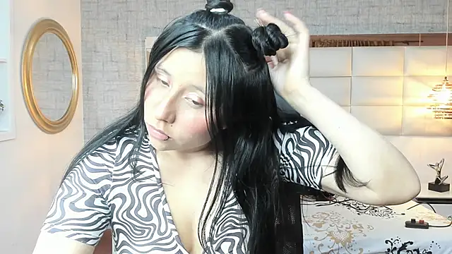 Nohemi louse online show from 8, 11, 2025