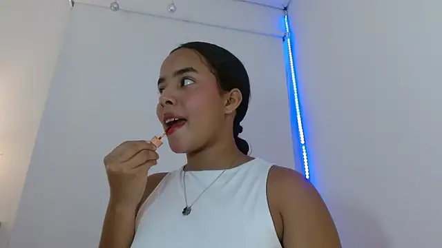 Roxy Stonee online show from 24, 9, 2025