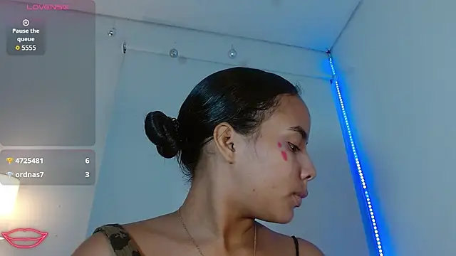 Roxy Stonee online show from 7, 10, 2025