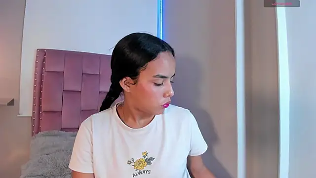 Roxy Stonee online show from 20, 4, 2026