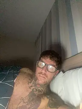 Snapshot of Jamesdeanmcqueen chatting on 4, 11, 2025 Jamesdeanmcqueen online show from 4, 11, 2025