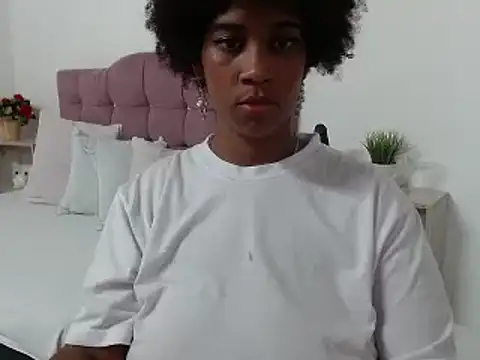 Snapshot of CanelaFierce chatting on 8, 3, 2025 CanelaFierce online show from 8, 3, 2025