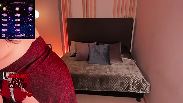 Snapshot of Dafne_00 chatting on 12, 11, 2025 Dafne 00 online show from 12, 11, 2025