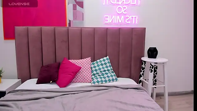 TessaAdorable online show from 19, 11, 2025