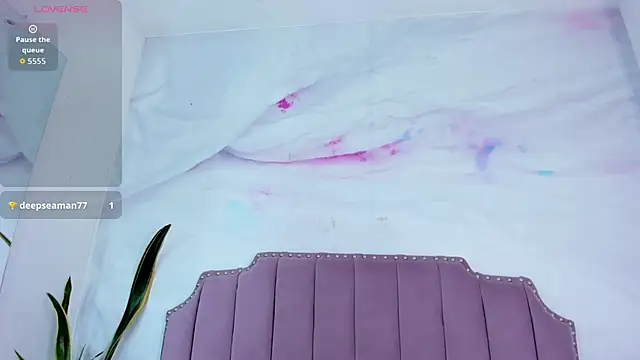 Lia Guzman online show from 21, 9, 2025