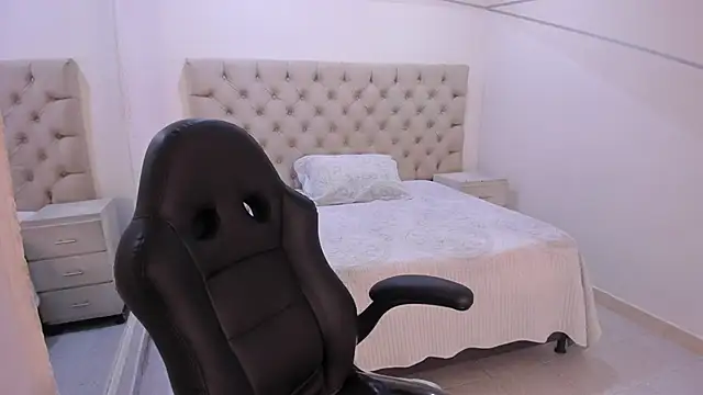 JhoanLeandro online show from 4, 12, 2025