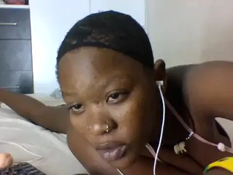 Snapshot of HotNSassy chatting on 4, 2, 2025 HotNSassy online show from 4, 2, 2025