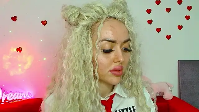 Snapshot of MissisCaty chatting on 2, 2, 2025 MissisCaty online show from 2, 2, 2025