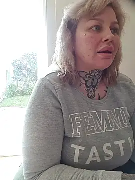 CannabisQueenn online show from 11, 3, 2026