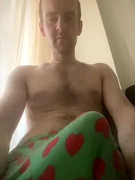 Snapshot of LynnAhNight chatting on 4, 10, 2025 LynnAhNight online show from 4, 10, 2025