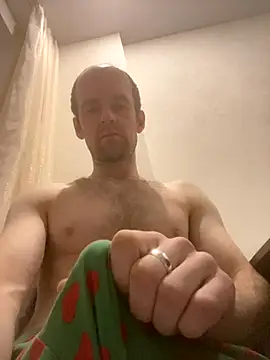 Snapshot of LynnAhNight chatting on 18, 10, 2025 LynnAhNight online show from 18, 10, 2025