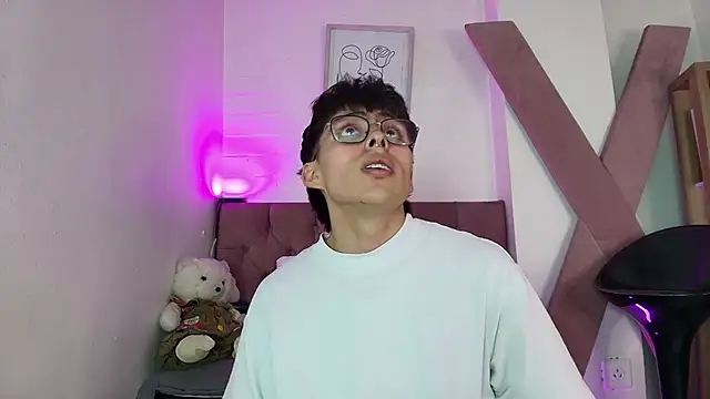 Snapshot of PepperTwink chatting on 18, 11, 2025 PepperTwink online show from 18, 11, 2025