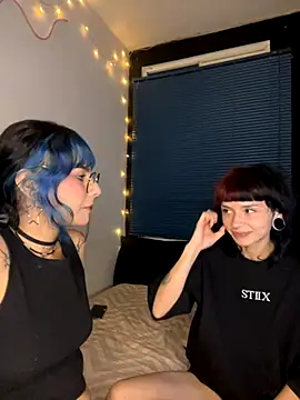 Snapshot of mavimist__ chatting on 12, 10, 2025 mavimist online show from 12, 10, 2025