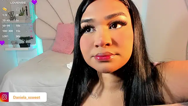 Snapshot of Danielaangelina chatting on 3, 10, 2025 Danielaangelina online show from 3, 10, 2025