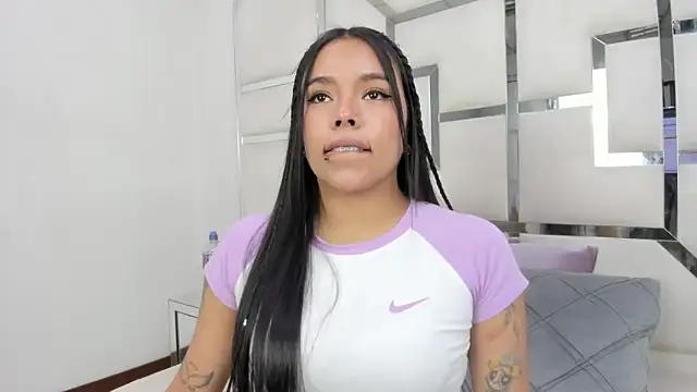 ZoeWan69 online show from 29, 3, 2026