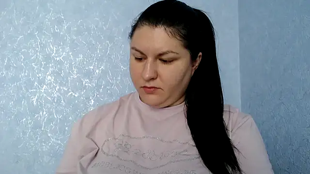 KiraSwee online show from 9, 9, 2025