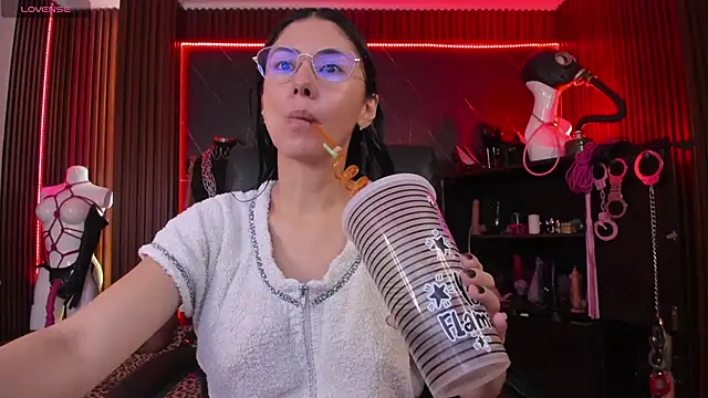 XiaQueen online show from 25, 11, 2025