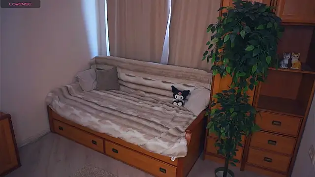 EleneBrach online show from 17, 9, 2025