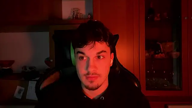 Snapshot of NaplesGuy04 chatting on 14, 2, 2025 NaplesGuy04 online show from 14, 2, 2025