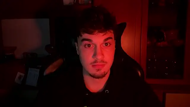 Snapshot of NaplesGuy04 chatting on 16, 2, 2025 NaplesGuy04 online show from 16, 2, 2025