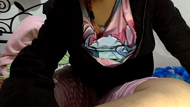 Snapshot of sharonlopez9611 chatting on 3, 12, 2025 sharonlopez9611 online show from 3, 12, 2025