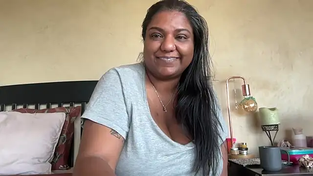 Snapshot of SophieStarShine chatting on 12, 9, 2025 SophieStarShine online show from 12, 9, 2025