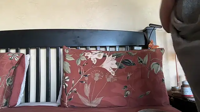 Snapshot of SophieStarShine chatting on 28, 10, 2025 SophieStarShine online show from 28, 10, 2025