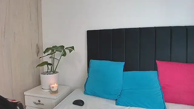 MarianaGiiiL online show from 15, 2, 2025