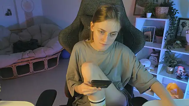 KiraMontoya online show from 2, 3, 2025