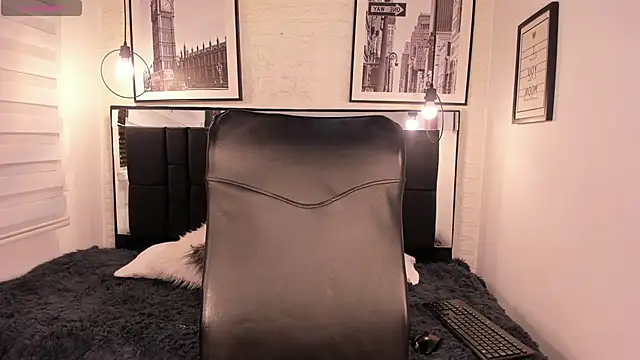 tylla  online show from 25, 10, 2025