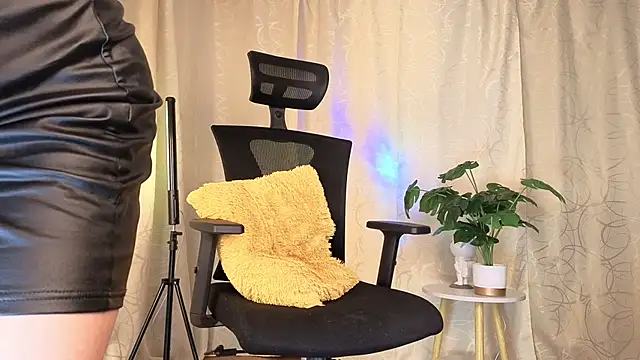 sophia dumont online show from 2, 6, 2026