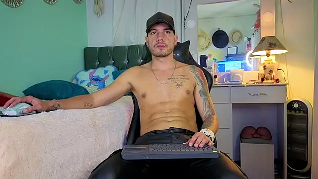 Snapshot of Chrissken chatting on 23, 10, 2025 Chrissken online show from 23, 10, 2025